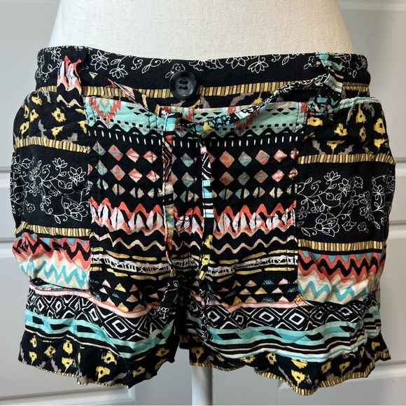 American Rag SM Tribal Floral Boho Shorts‎ w Pockets & Belt Loop - Picture 1 of 4